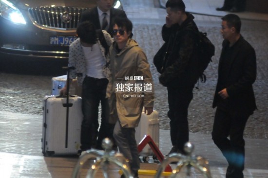 文章出轨后颓废现身上海 借烟浇愁高清照曝光