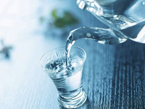 心脏病睡前<em>一杯</em>救命水 <em>一杯</em>白开水可以搞定九