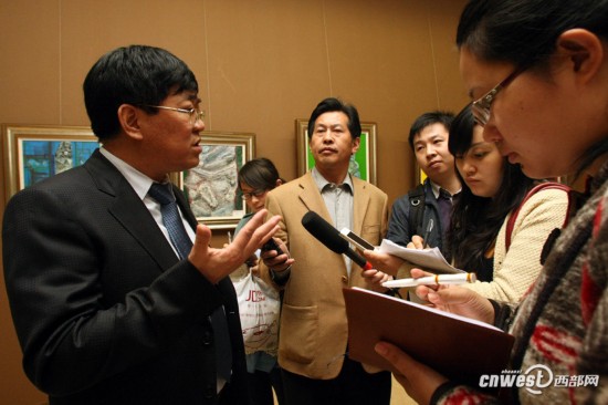 高新一中初中举办学生作品展 中学生作品首登