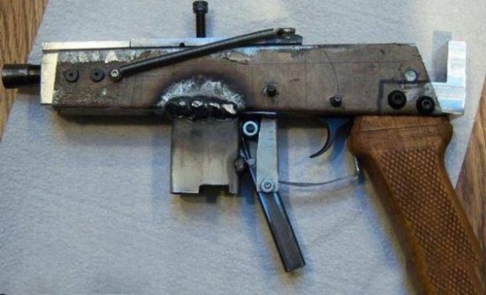 奇葩土制武器大合集 外形丑陋火力惊人