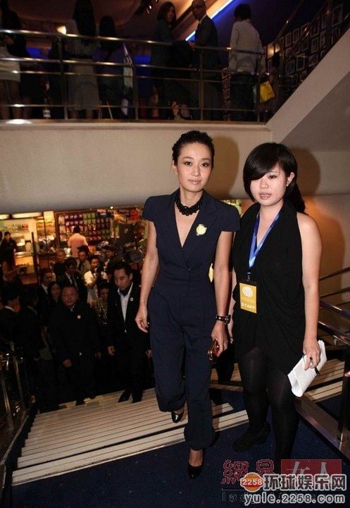 与情敌冰释前嫌的明星 曾宝仪抢小s男友反倒成