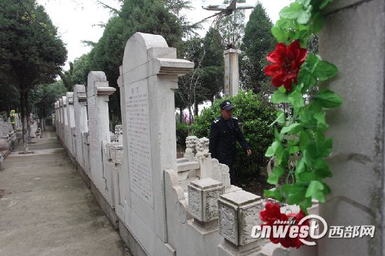 壁葬室里的 守墓人 :要替他人照看好故去的家人