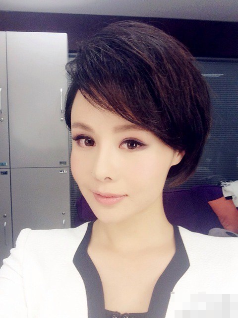央视主持不穿内衣_不准美女穿内衣图片