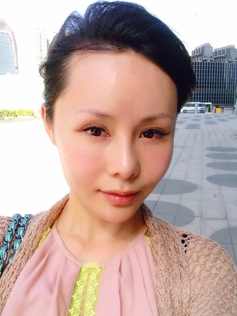 央视女主播穿肉色内衣若隐若现 网友:受不了