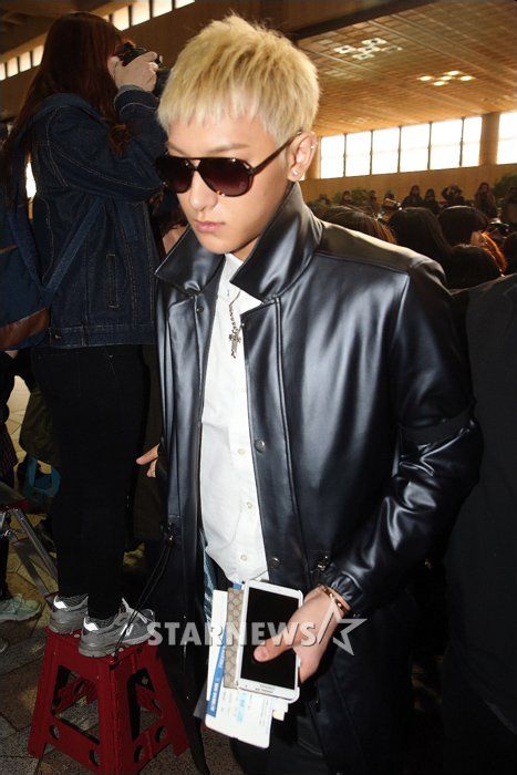 EXO赴成龙慈善演唱会花絮:鹿晗<em>中分发型</em>花衣