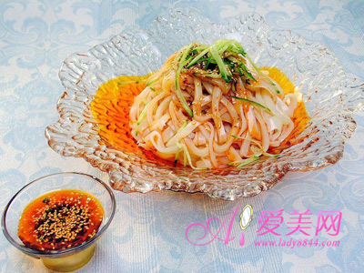 警惕!上班族日常4种食物 常吃易致癌