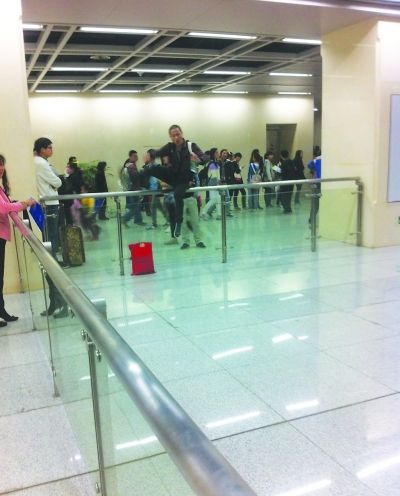 �人�������֡��������֡� �����Ŷ��˶�