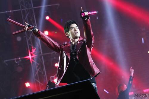 成龙60岁生日演唱会强吻金喜善?EXO抢镜王周杰伦耍双节棍【9】--河南分网--人民网