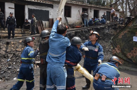 组图:云南矿难致22人被困 媒体称事故瞒报近4