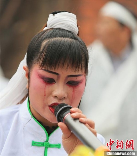 福建职业哭灵女:每月哭二十余场 收入超白领