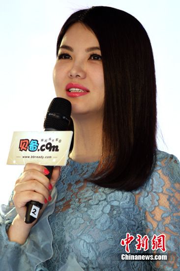 文化 媒体联播原标题:李湘半透明蕾丝裙亮相 坦言不担心"小三(组图)