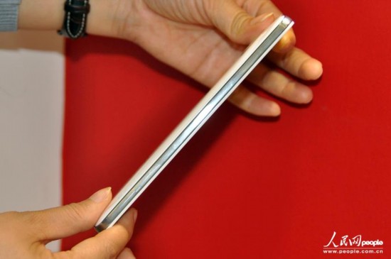 6.1英寸大屏设计 华为Mate2 4G手机高清图赏