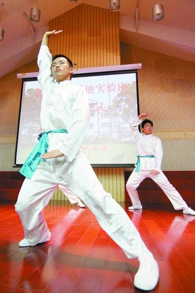 上海一所中学开设男生班:培养学生的男生特质