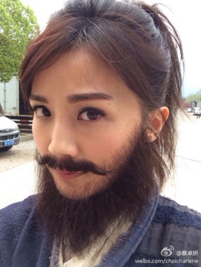 阿Sa新片女扮男装 自嘲胡子比爸爸多(组图)
