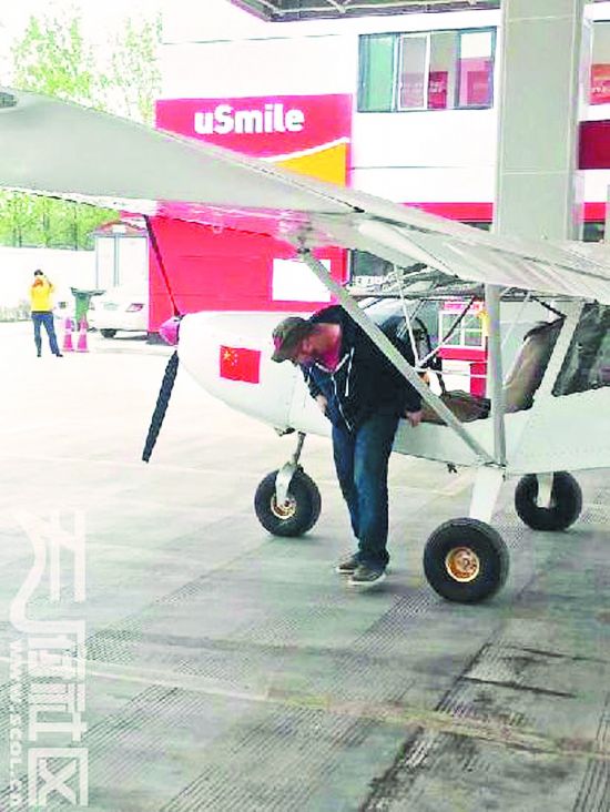 空中悍马突降公路加油 加97号汽油【2】