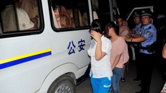 兰州警方调集200余名警力扫黄