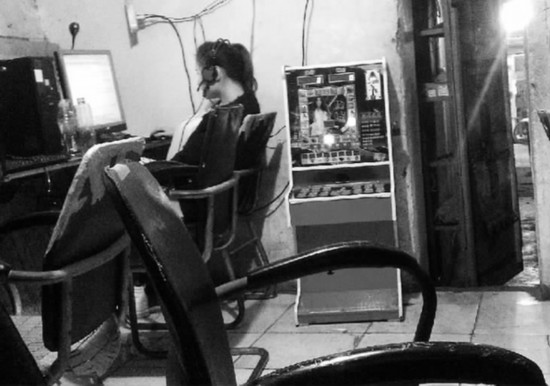 厦门黑网吧竟用黄片老虎机揽客 有未成年人光