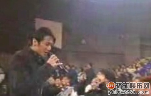 王岳伦偷看李湘手机被抓包 曾被曝协议离婚