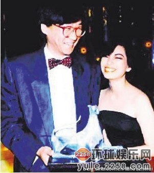 王岳伦偷看李湘手机被抓包 曾被曝协议离婚