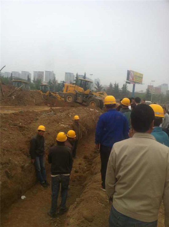 西安一工地发生冲突 伤者称六民工险遭活埋(图