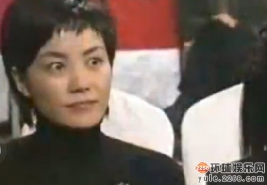 王岳伦偷看李湘手机被抓包 曾被曝协议离婚
