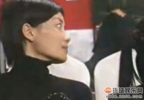 王岳伦偷看李湘手机被抓包 曾被曝协议离婚