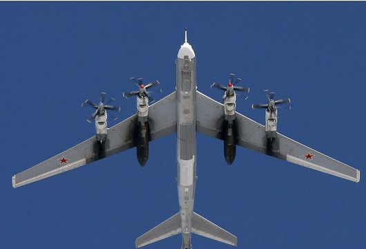 法航客机险些与俄军图95相撞 相距不到百米