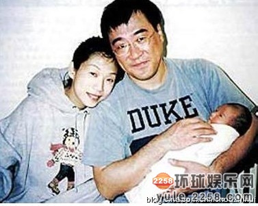 王岳伦偷看李湘手机被抓包 曾被曝协议离婚