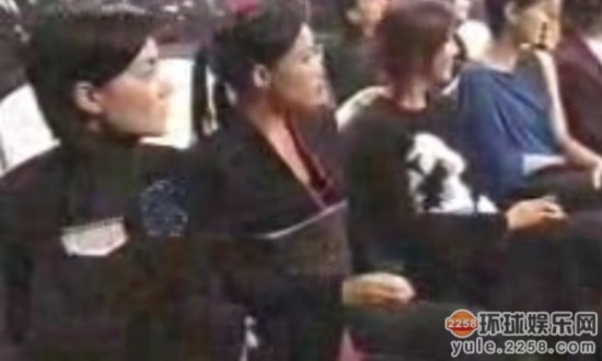 王岳伦偷看李湘手机被抓包 曾被曝协议离婚
