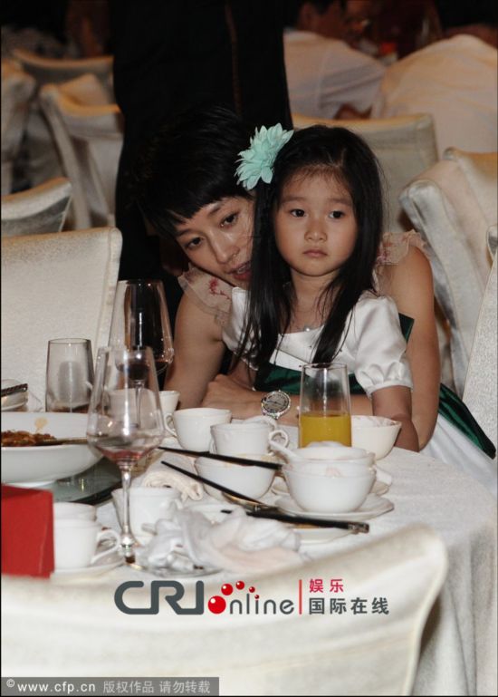 赵薇女儿四岁生日曝海量照 细数娱圈超级萌娃
