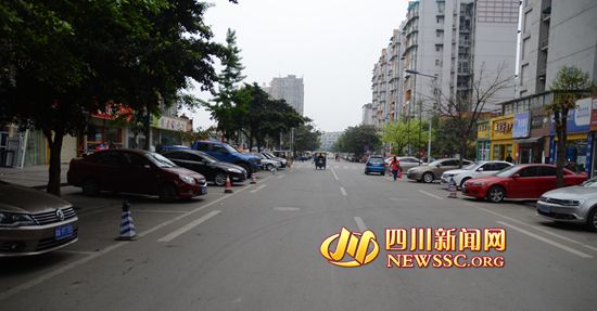 成都男子拒交24元停车费 咬伤并拖行女收费员