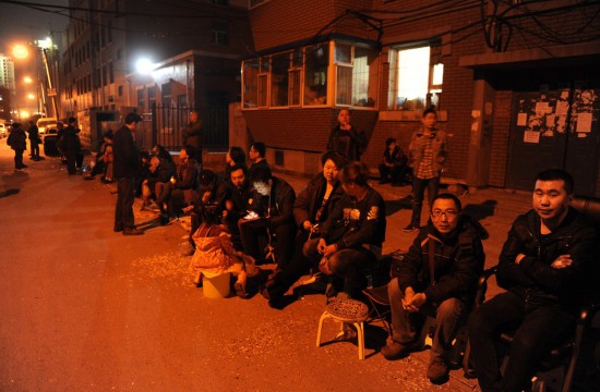 长春家长通宵排队报名幼儿园