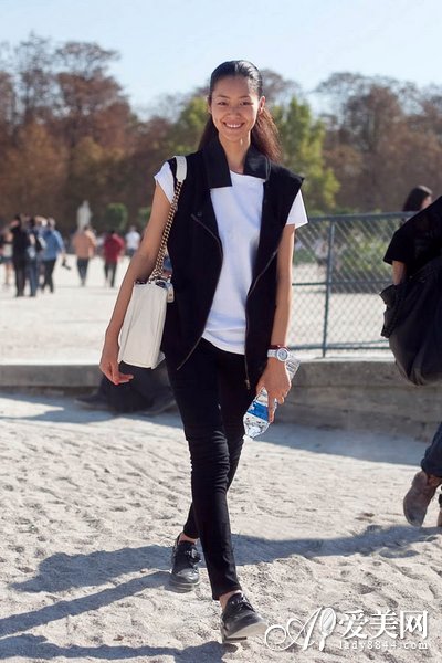 刘雯做客天天向上 穿衣时尚尽显潮范- Micro R