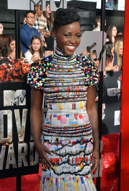 ¶Ƥ���������� (Lupita Nyong'o)  In ���ζ� (Chanel) ����2014��MTV��Ӱ��