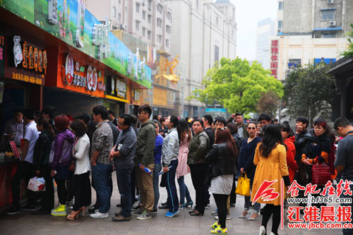 大学生毕业卖烤猪蹄月入10万 为开店曾当学徒