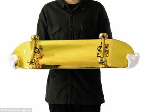 世界上最昂贵滑板:表面镀纯金售价9000英镑