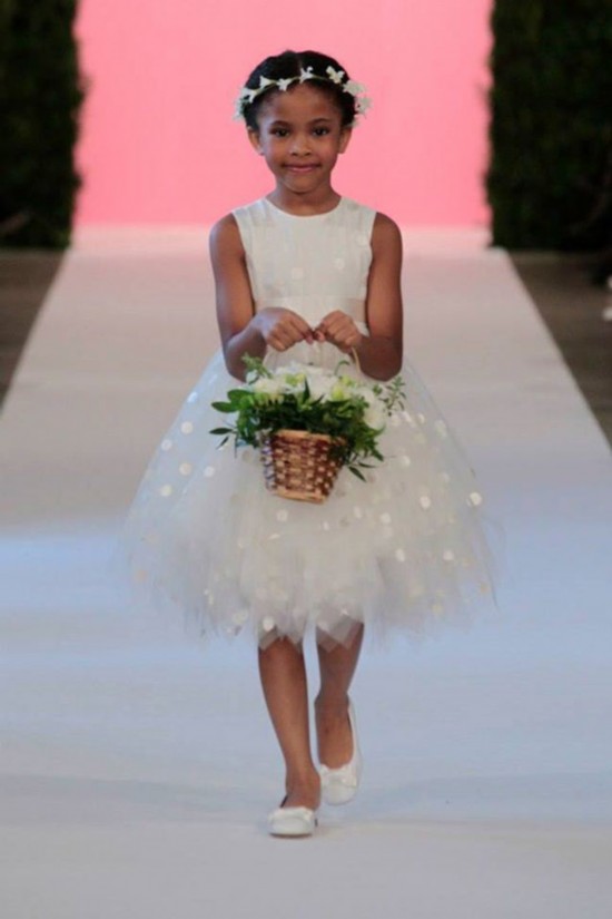 奥斯卡·德拉伦塔发布2015春款婚纱