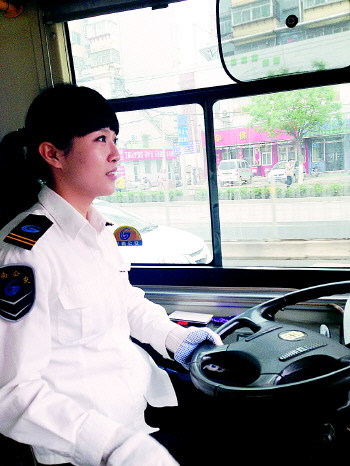 济南最美公交女司机微博走红 网友:求偶遇(图)