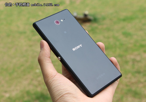 4.8英寸时尚双卡机 索尼Xperia M2评测