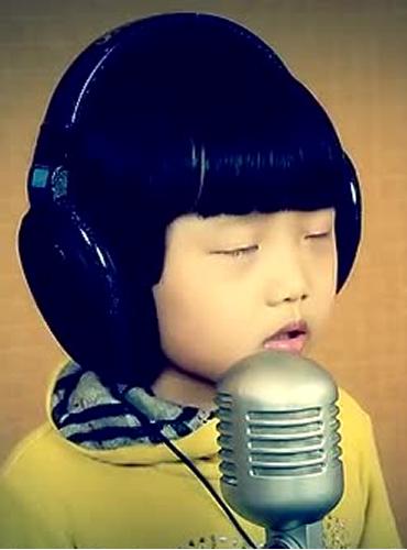 汉服小正太走红 盘点那些红极一时的小童星