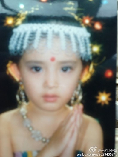 杨幂爸爸调侃女儿旧照:女大十八变变的不如前