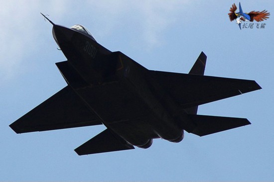 歼31最新试飞猛图曝光 疑似换用新发动机