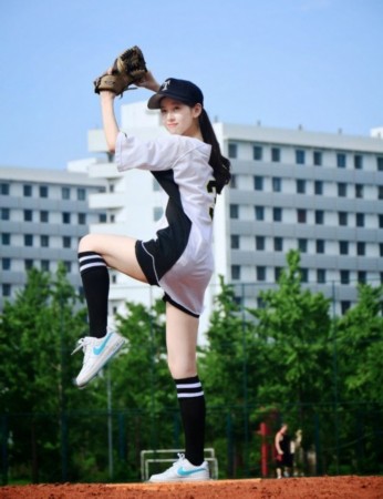 网络美女全方位pk 美女董事长女承父业北师大
