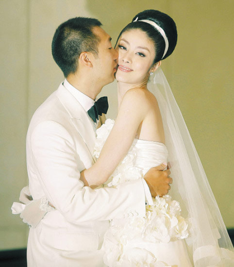 刘嘉玲婚纱_刘嘉玲婚纱照