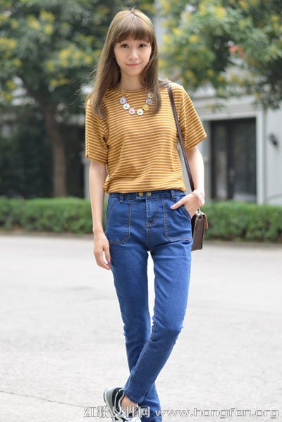 衬衣T恤+高腰紧身裤 打造长腿显高挑