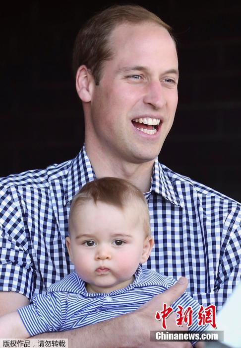 威廉王子全家悉尼动物园游玩 小王子呆萌看老