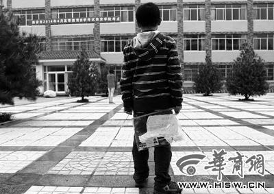 9岁男孩参加高教自考 惊呆巡考工作人员(图)