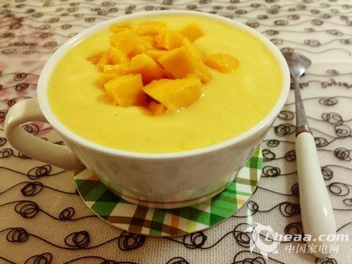 美女厨房 春季防过敏美味芒果酸奶杯- Micro R