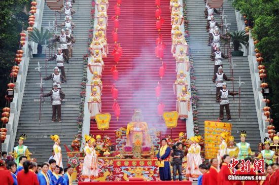 广州南沙天后宫举行盛大妈祖诞祭拜及巡游活