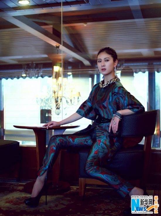 赵柯欧式复古写真冷艳大气 女王范儿十足